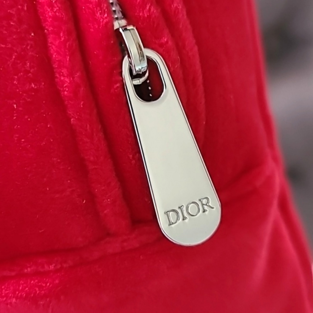 DIOR Beauty - Trousse Pouch in red velvet - Picture 7 of 9